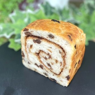 キューブ食パンシナモンレーズン